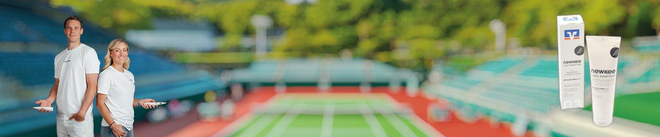 Menschem auf Tennisplatz