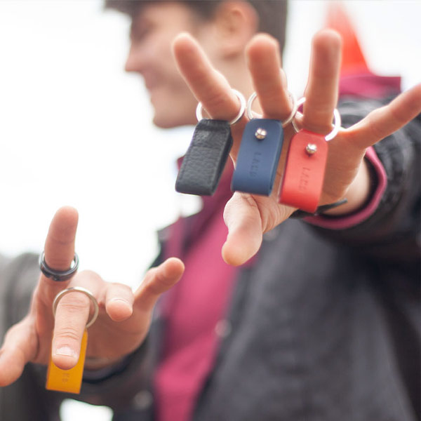 Key2Pay MINI Key2Pay MINI Beispielbild an Fingern