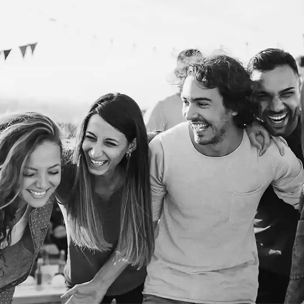 Key2Pay ULTRA – Mohnwiese Key2Pay ULTRA – Mohnwiese Abbildung von Menschen