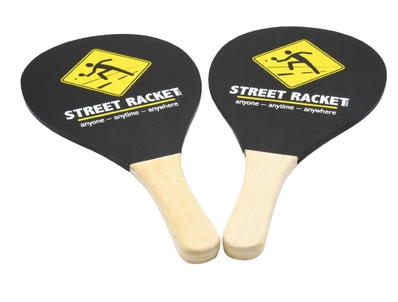 Street Racket Set zwei schwarze Holzschläger mit Naturholzgriffen Street Racket Set