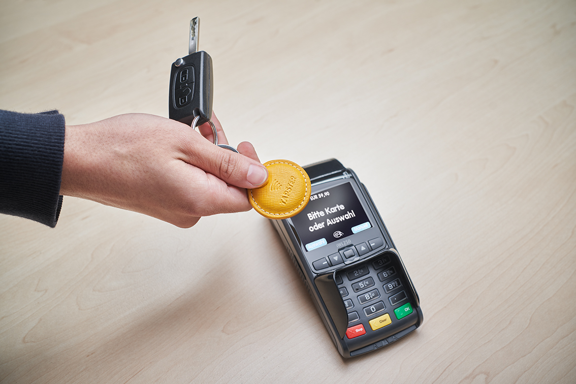 Payment Schlüsselanhänger Gelb | Saffiano-Leder Beispielbezahlvorgang