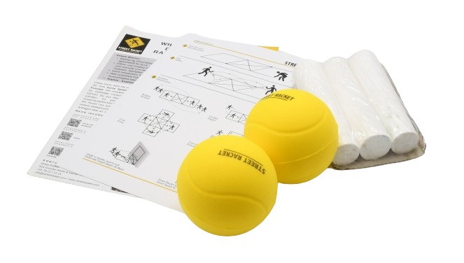 Gebrauchsanleitung, zwei Schaumstoffballe und weiße Kreide Street Racket Set