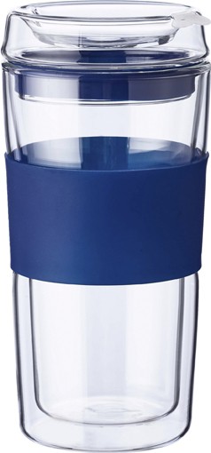 Transparenter Thermobecher mit blauem Silikon Mantel.